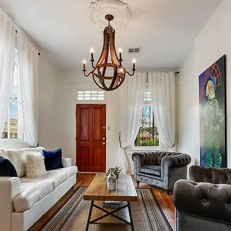 Modern Victorian House With Relaxing Courtyard Villa New Orleans Exterior photo