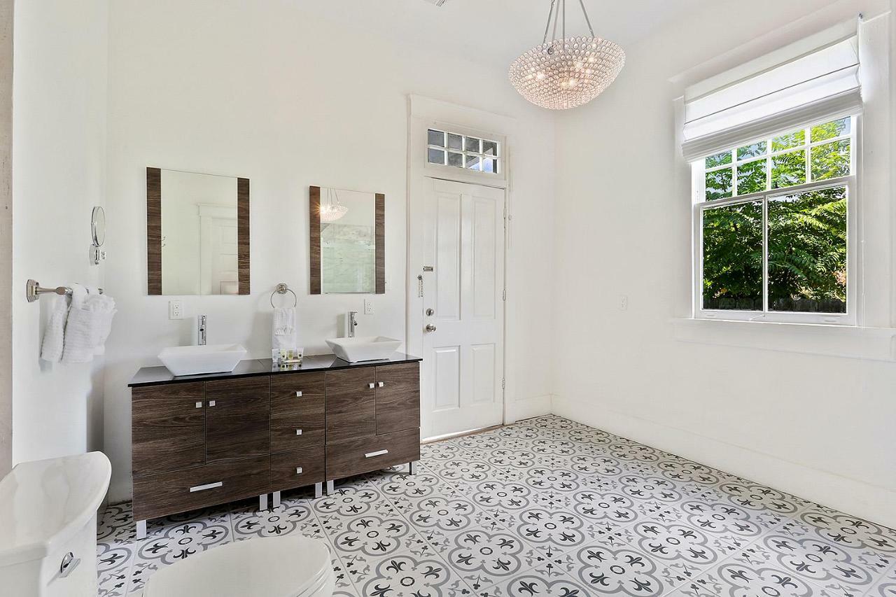 Сasa de vacaciones Modern Victorian House With Relaxing Courtyard Nueva Orleans