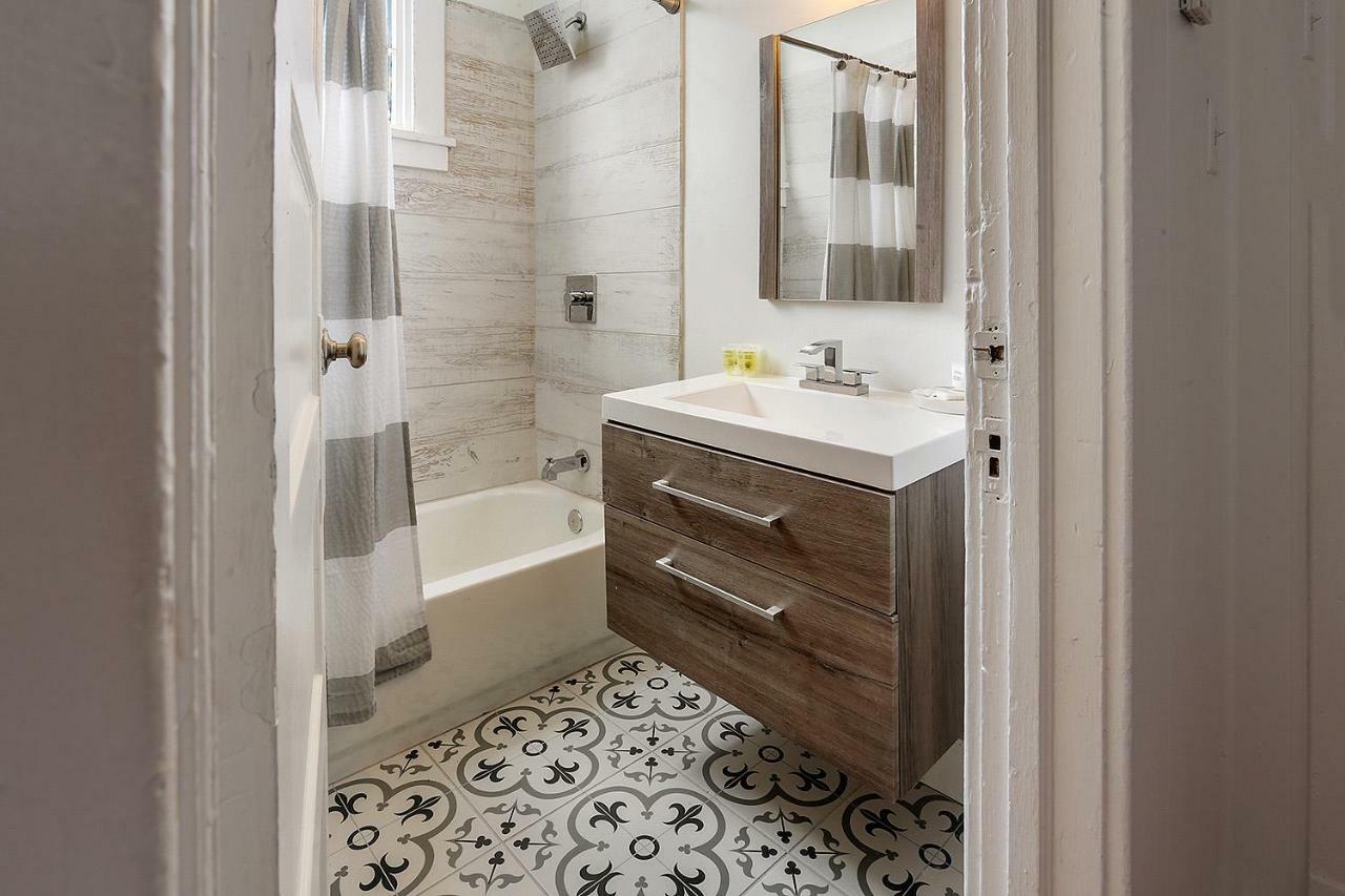 Сasa de vacaciones Modern Victorian House With Relaxing Courtyard Nueva Orleans